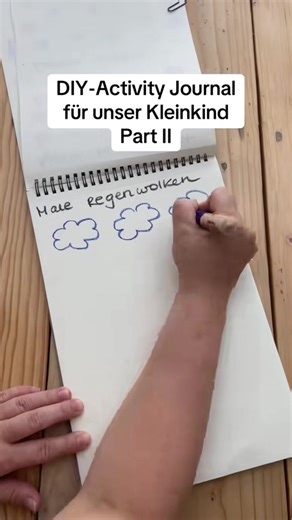 Mach mit mir ein Activity Journal für dein Kind 🙃 Hier kommt Teil 2 Aber was ist das eigentlich? Ein Heft, das mit deinem Kind mitwächst, angepasst an Alter, Interessen und seinen Entwicklungsstand 🧡 In unserem Activity Journal stecken gerade 🍕Zählen mit Stickern 🌧️ Schwungübungen 🔺 Formen erkennen & aufkleben Warum ich es liebe? ✨ trainiert Feinmotorik & Hand-Auge-Koordination ✨ stärkt Konzentration & Ausdauer ✨ fördert Selbstständigkeit ✨ gibt Erfolgserlebnisse ohne Überforderung ✨ komple