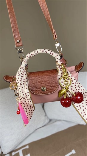 Valentine’s Day inspired Longchamp packing 💗 what’s in my mini Longchamp pouch #longchamp