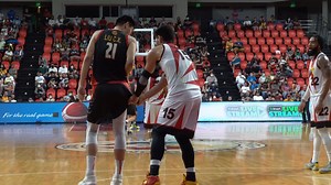 June Mar at Liu Chuanxing nag-timeout muna sa matinding bakbakan😂 | PBA