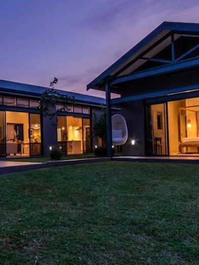 Innovative H-Shaped Courtyard Home Design