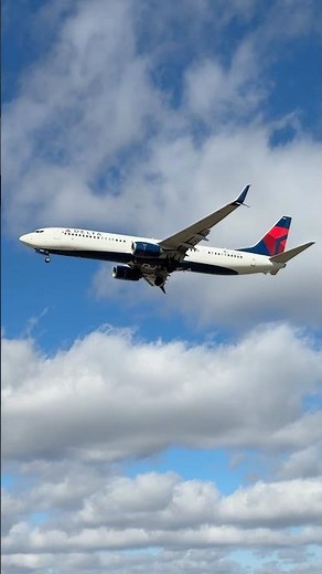 Delta 737-9GP landing on runway 27 at CVG! #aviation #landing #boeing #737 #delta #cincinnati #cvg