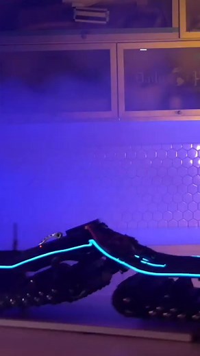 The electric vehicle resembles a skateboard and it can be driven on the sand by easily passing all obstacles on its road. #engineering | Interesting Engineering