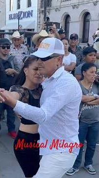 Mira cómo caen los cocos al moverse las palmeras 🌴 #baile #chihuahua