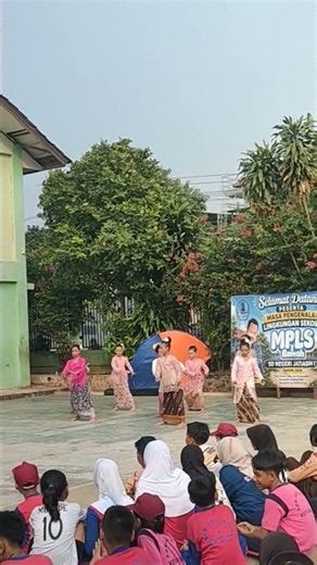 Mojang Priangan Dance #tiktokfyp #regionaldance #traditionaldance #tr3ndingshorts #artperformance