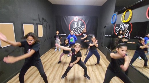 Don't Step hard... Step CLEANNN... It's a process that we focus at #TheLabAOS The house that @House of Remo built! #Artofstepping #Reel #FYP #NYCStudio #Stepper #Bodypercussion #BronxStudio #bronx