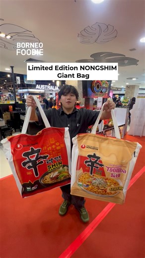 Get this limited edition NONGSHIM Giant Bag only at NONGSHIM Roadshow! Spend RM50 in a single receipt and get one FREE NONGSHIM Extendable Bag! Follow 3 of NONGSHIM Malaysia social media and you can spin & win exciting prizes! Check out these locations and dates👉 1️⃣ 1 November – 9 November 📍 Everrise Imago, Kota Kinabalu – Sabah 2️⃣ 4 November – 10 November 📍 Farley 6 Mile, Kuching – Sarawak 3️⃣ 21 November – 30 November 📍 EMART Tabuan, Kuching – Sarawak 4️⃣ 5 December – 11 December 📍 Ever
