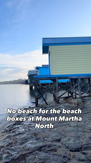 One beach box has completely collapsed. Damage and no dog beach open at Mount Martha North. 📻 More at @abcinmelbourne & the ABC Listen app | Kate Meade