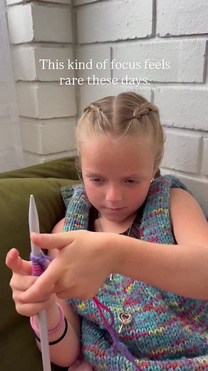 It’s more than just knitting - it’s patience, rhythm, and seeing what happens when you stick with something. That quiet kind of concentration we all crave sometimes. And proof that you can learn at any age - we’ve had women in their 60s pick up their needles for the very first time. If you’ve been feeling the pull to learn, our next course opens 18 November. Comment learn below and we’ll share the details ✨ #knittingcourse #learntoknit #slowcraft #mindfulmaking #slowliving #creativeflow #knittin