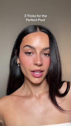 3 tricks for the perfect pout with @Moon new luminous shine teeth serum ✨ #moon_partner