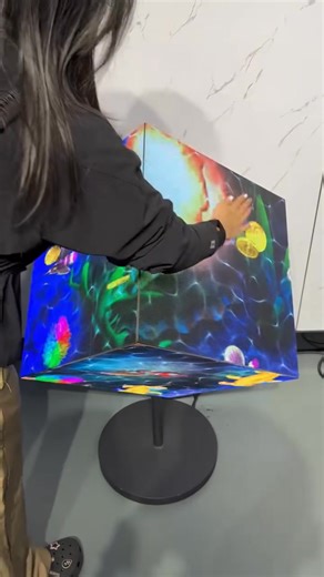  Touch LED Display｜可触摸 LED 屏幕 Not just display. It’s interactive. 不只是展示，而是互动。 ✔ Smooth touch response ✔ Clear & bright visuals ✔ Ideal for retail, showroom & events  Message ISCRENX for more details. #ISCRENX #HolographicDisplay #FutureDisplay #RetailTech #MallAdvertising #MalaysiaBusiness | Iscrenx | Facebook