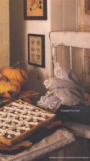 6.6K views · 113 reactions | Throwing it back to these 90’s Thanksgiving vibes from the Country Living Archives. 旅李 | Country Living Magazine | Facebook