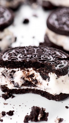 An Oreo Ice Cream Sandwich features an Oreo cookie with Oreo ice cream in the middle! These tasty, bite-sized treats are perfect for summer. #icecream #oreo #sandwich #oreoicecream #thegunnysack #memorialday #icecreamcookie #dessert | The Gunny Sack