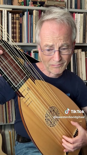 Exploring Händel's Sarabande on Archlute