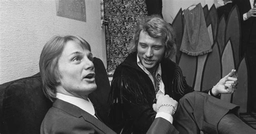 Johnny Hallyday détestait cet artiste : coups bas, jalousie et tacles en public, toute l’histoire de leur rivalité