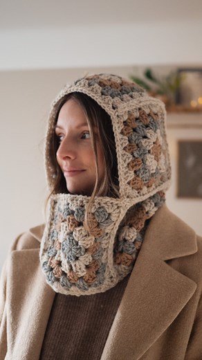 MYO Make Your Own 🇸🇪 on Instagram: "MYO’S JULKALENDER - LUCKA 14 Ny instruktion: Virkad Balaclava i mormorsrutor och en 10% rabatt på garnet Basic Wool!🐑✨ Japp, det ÄR sant - den megatrendiga Balaclavan kan du nu göra med våra garn och instruktioner!💕 Designen & instruktionen har Salli & Lizette gjort tillsammans som nu finns live på instruktionssidan, blogg.makeyourown.se/instruktioner och heter ”Virkad balaclava”. För detta projekt behöver du 3 nystan av garnet Basic Wool samt virknål stor