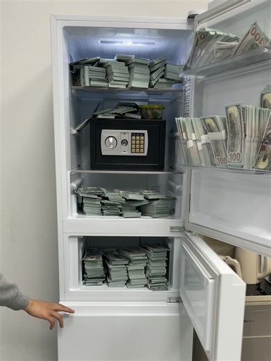 1'🔥How to Lock your valuables? Look here! Dorm room must-have#tiktokmademebuyit #safeboxformoney #safe #safebox #storagebox#viral #fyp