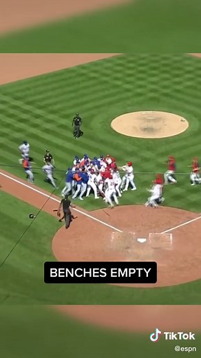 Mets vs. Cardinals: Benches Clear in Heated Game