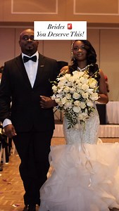 Every bride deserves a real floral bouquet! I have seen many alternatives styles of bouquets throughout the years but still none compares in my opinion. The sensory stimulation that comes with it during a time that your sense are heightened. Takes that moment up a notch. I also discussed with @nicolesmedleyevents how including your parent or grandparent that may have transitioned. Is a really touching piece to add to your bouquet. Let us know does this resonate with you ? #weddingplanning #weddi