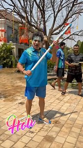 Sachin Tendulkar playing Holi with Team mates. 😀 Happy Holi Master 💙 | CrickeTendulkar