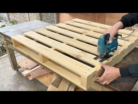 Don't Throw Away Old Pallets! Build This Genius Folding Table