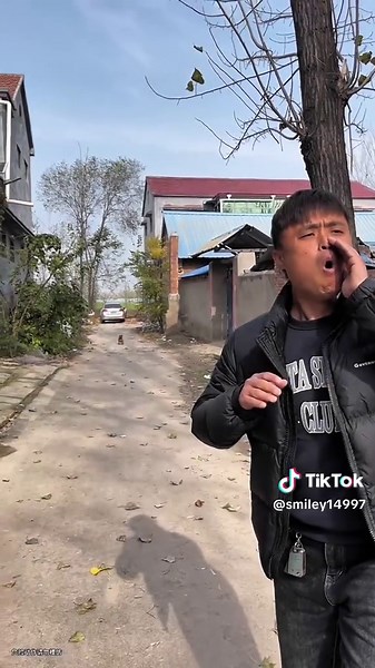 搞笑狗狗恶作剧引发爆笑