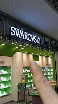 Honey BEAR im at Swarovski Airport Store 🐻🍯😻👑❤️❤️❤️❤️❤️