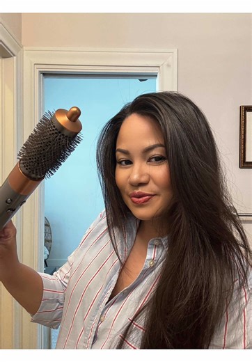 Jacelle DIY haircut mom cuts own long choppy hair using Dyson at home