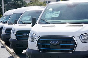 Ford to make 9,250 electric vans for U.S. Postal Service