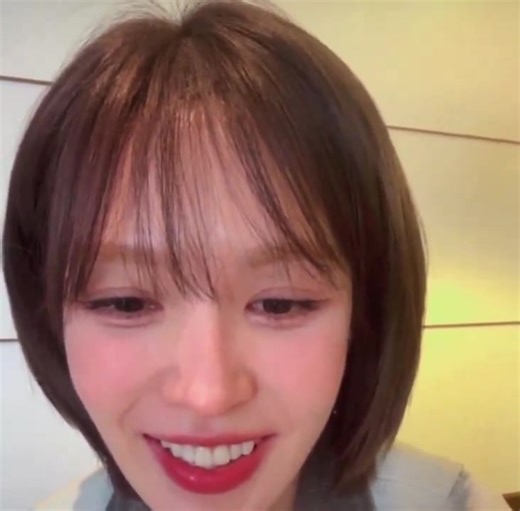 🩵 Wendy I love you, I'm gonna steal.. you're gonna steal my washing machine?! the way she really thought hard about it! 😭🤣ㅋㅋㅋ this IG live is seriously the funniest co'z she's reading all the weirdest things LOL #WENDY #웬디 #todayis_wendy | Wendy Son Seung Wan PH Fanpage