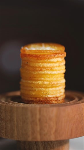 Andrea Mattasoglio on Instagram: "The real best of my 2025! 🥈 The 2nd place goes to my favourite Potato recipe ever: POMMES PAOLO! 🥔 I shared quite some different recipes with potatoes to show you how a super simple ingredient can bring your main courses to the next level, but Pommes Paolo are the absolute best you can find out there! Ingredients: 3 potatoes Aromatic herbs t.t. 2 cloves of garlic Salt t.t. Seed oil for the cooking process 250 g of clarified butter (although duck or goose fat i
