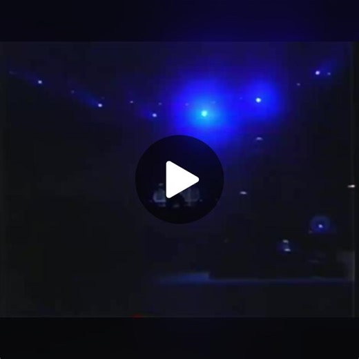 🚨rare footage🚨 Bobby Brown's dance like you’ve never seen before and Whitney Houston's soulful rendition of Mr. Bojangles come together in this heartfelt tribute to Sammy Davis Jr. 🙏🏾