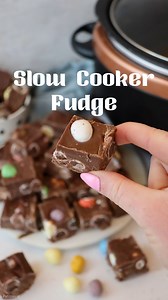 (New!) Slow Cooker Easter Fudge 😋🤤 Recipe👇 This method for fudge has been around for ages, but I am still getting people asking how it’s done… so I thought I’d make a really easy easter themed slow cooker fudge for you. The same method works on all condensed milk type fudges so check out my blog or my books for other variations and enjoyyyy! Find the full recipe here - https://www.janespatisserie.com/2025/03/30/slow-cooker-easter-fudge/ | Jane's Patisserie