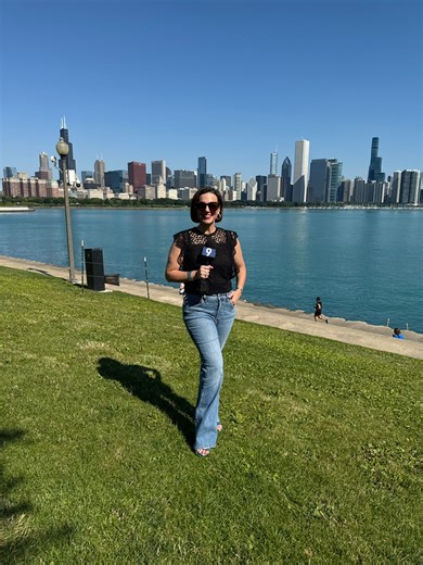 Best way of celebrate 19 years of doing Around Town @wgnmorningnews . On @bigbustours driving around this gorgeous city I love. Check out the hop on, hop off tours and the new sunset tours.#anabelaval #aroundtown #chicago #bigbus #bigbustours #sightseeing #tourism #tours #tourist #staycation | Ana Belaval
