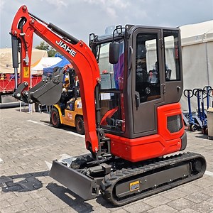[Hot Item] Jiahe 2026 New Towable Backhoe 2.5t Mini Excavator for DIY Users, Home Projects, Farm Work and Small Construction Jobs