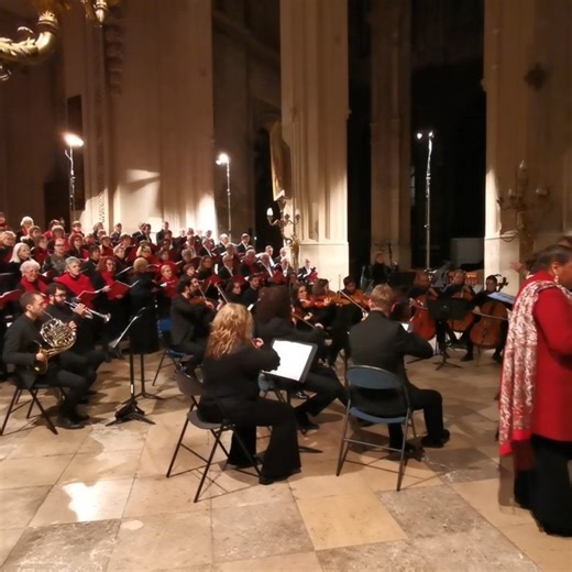 Orchestre Hélios on Instagram: "Ce soir à 20h45 église St Eustache Paris - Grand concert de chants traditionnels de Noël - Helios et le Choeur Ephemere de Paris #concertseason #livemusik #talentos #fyppp #livemusics #liveconcert #livemusician #eglise #churches #fypppppppppppppp #foryoupage❤️❤️#foryoupage❤️❤️❤️foryou💞 #paris #parisian #tourisme #classicalmusic #classical #violinist #orchestre #MusiqueClassique#🎶🎵🎼 #placeminute#voix#choir#noël @placeminute"
