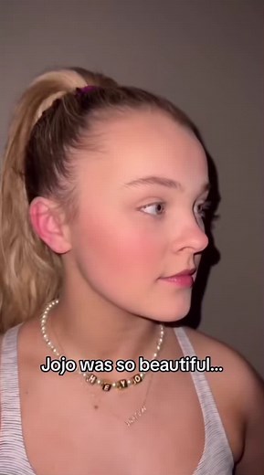 Jojo Siwa 2021 Glamorous Aesthetic: Beach Style, Glitter Demon, and More