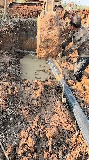 The process of jacking a PE pipe into the stratum