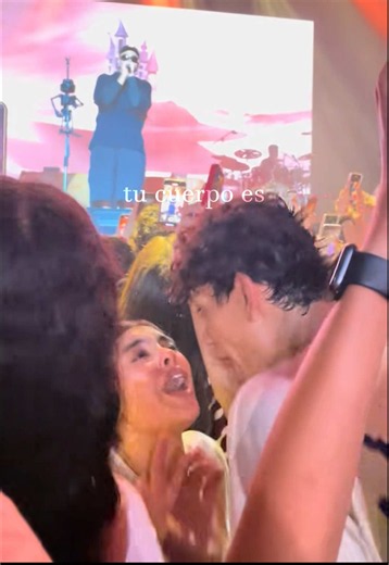 Hay tres tipos de personas que escuchan “Reina Pepiada” 🥹❤️ #alvarodiaz #felicilandia #sayonaratour #omakase @ALVARO DIAZ