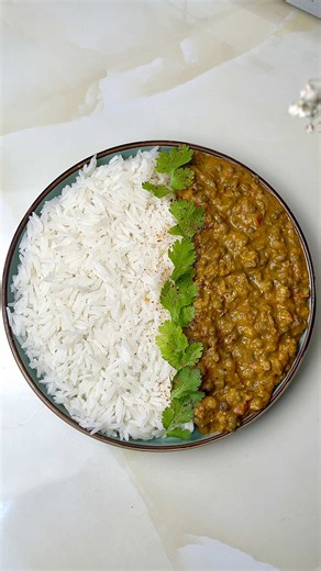 POJO YA NAZI INGREDIENTS: - Green grams - Onion - Ginger - Garlic - Tomatoes - Pepper paste (check the previous video for recipe) - Curry Powder - Tomato Paste - Royco cube - Coconut cream - Salt to taste #fyp #kamwari