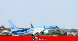 Un avion TUI se penche vers l'avant après le détachement d'une roue à l'aéroport de Bruxelles