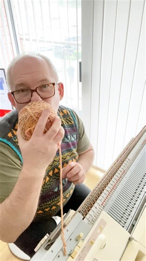 How Fast Can I Knit This Scarf #knittingmachine #speedrun #knittingmachine #knittingtechniques