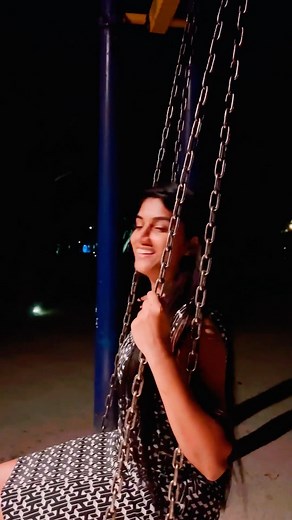Swing lover 🤓🖤 #tagyourswinglovers #swing #night #withmylove #myuniverse #couple #madives #beachvibes | Harshu Jins
