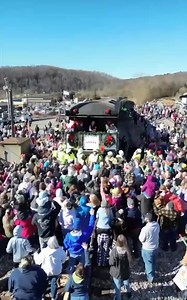 Nothing puts a smile on our face like revisiting this memory of last year's train! It was so much fun ringing in the holiday season with you! See anyone you know in the video? | CSX Santa Train