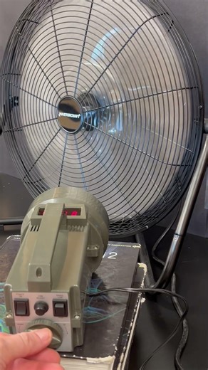 Fan and Strobe Light : Watch as the Fan Appears to Stop Rotating