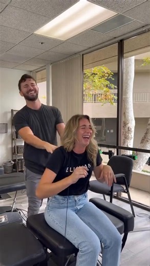 Her back EXPLODED! 🤯🤣 #chiropractor #cracks #adjustment #health #shortsvideos #chiropractortiktok #moviestar #fyp #birdlife #occhiropractor #dralex #backpain #health #shorts | Dr Alex
