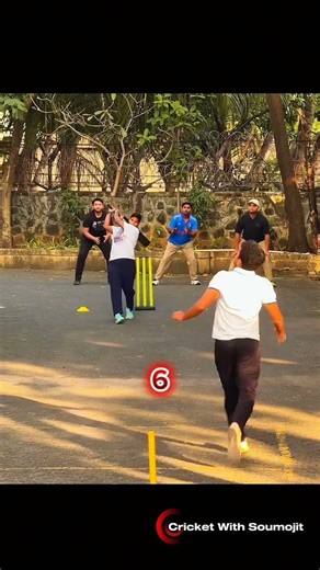 Deepti Sharma playing gully cricket🏏#cricket #Deeptisharma
