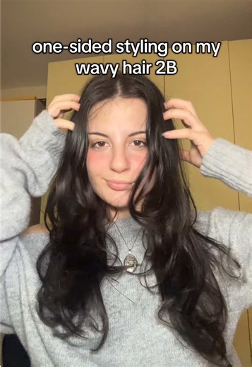 One-Sided Styling for Wavy Hair 2B