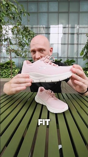 Skechers Arch Fit Sneaker Review by Podiatrist Elliott Yeldham - Is this shoe GOOD for knee pain?