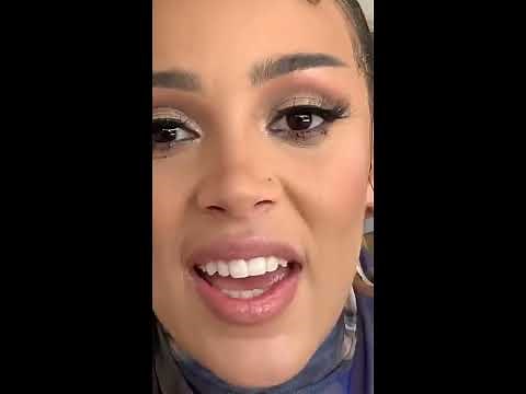 Doja Cat putting on eye contacts - Instagram ig live 8/30/2020