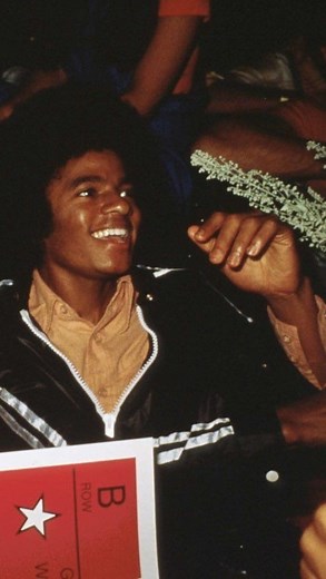 𝐉𝐣 on Instagram: "VOCAL RANGE 🔥 Mike was in his bag vocally during his teenage years ✨🔥 And the fact he’d just turned 18 in this clip 😮‍💨 🎥: @thejacksons on The Sonny & Cher Show 1976 ✨ • • • 🏷️’s: #thejackson5 #thejacksons #jackiejackson #titojackson #jermainejackson #marlonjackson #michaeljackson #randyjackson #rebbiejackson #latoyajackson #janetjackson #sonnyandcher #cher #1976 #explorepage✨ #fyp #explorepage✨"